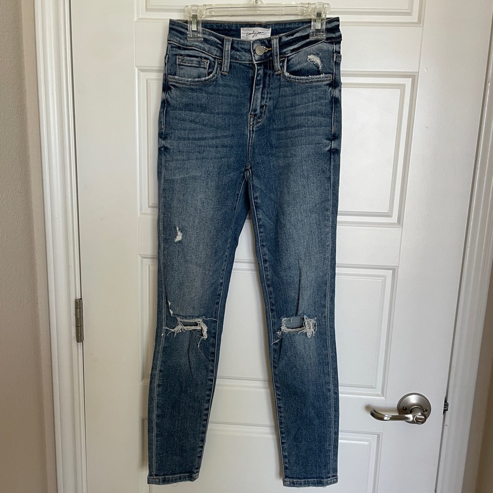 Carly Jean Los Angeles Skinny Jeans - size 00